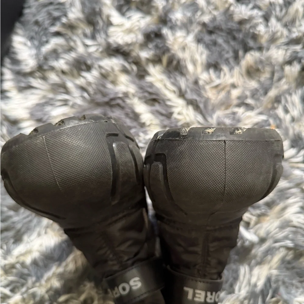Sorel Flurry Kids’ Black and Gray Insulated Winter Boots Size 7 Big Kids EUC